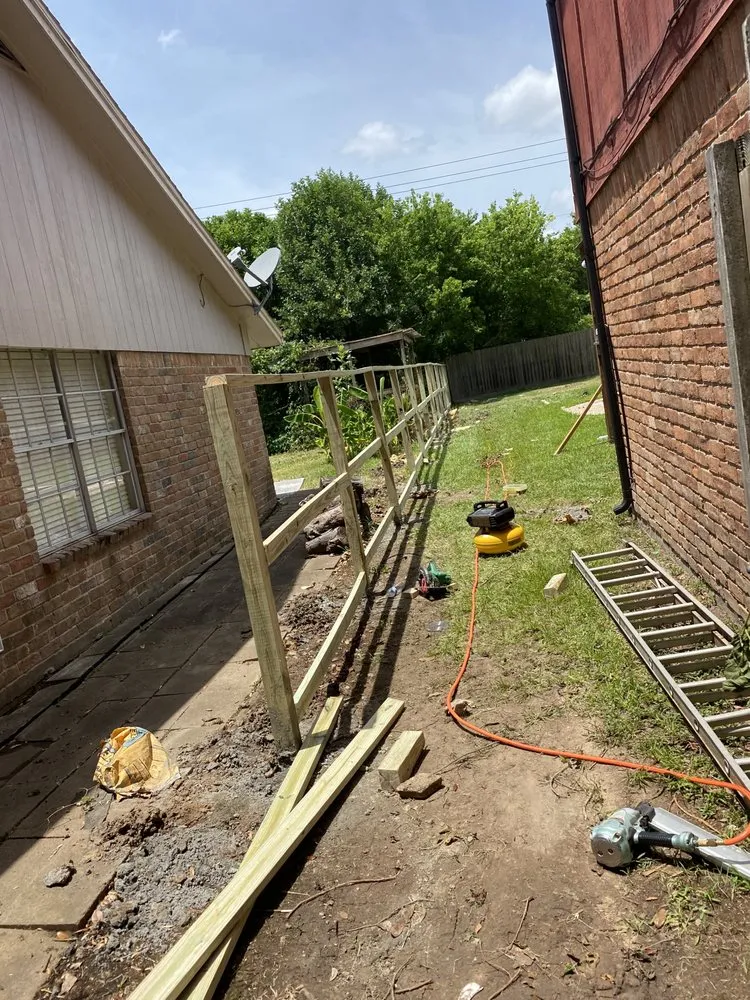 Local residential landscaping for residential properties in Rosharon, TX by Aleman Fencing & Landscaping