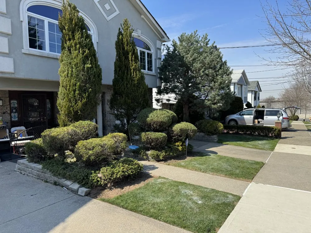 Top-rated yard maintenance experts serving Staten Island, NY - Alex & Sam Landscaping