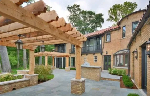 Affordable garden landscaping in Wheeling, IL by Alex and David Landscaping and Construction