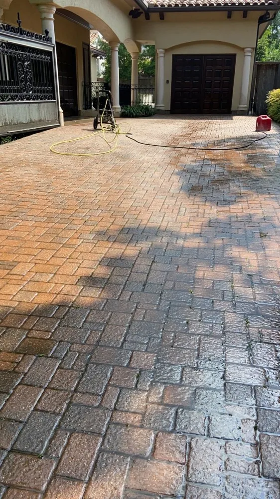 Top-rated residential landscaping for year-round maintenance across Houston, TX - Alex Gardening and More