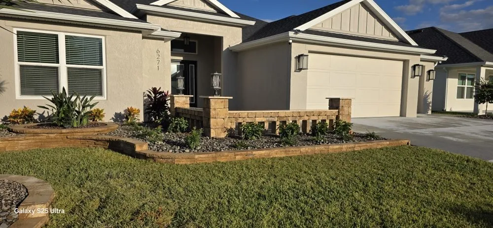 Affordable landscape design for homes in Leesburg, FL by Alex H Landscaping