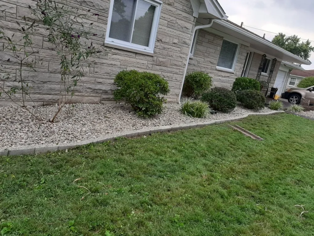 Custom lawn care service in Louisville, KY by Alex Landscaping