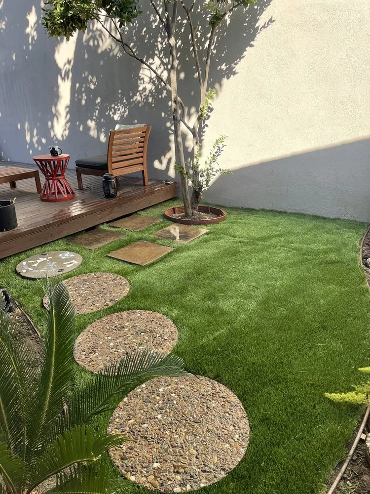 Professional lawn care service experts serving Paramount, CA - Alex landscaping