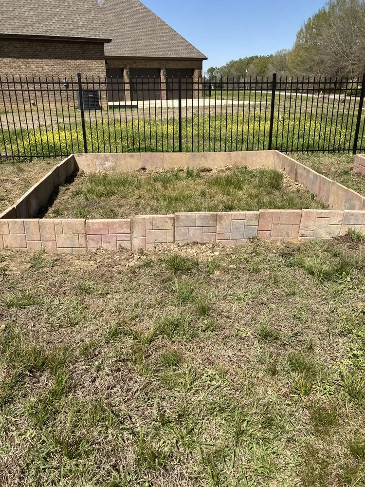 Top-rated lawn care service for year-round maintenance in Montgomery, AL by Alex Lawncare & Landscaping