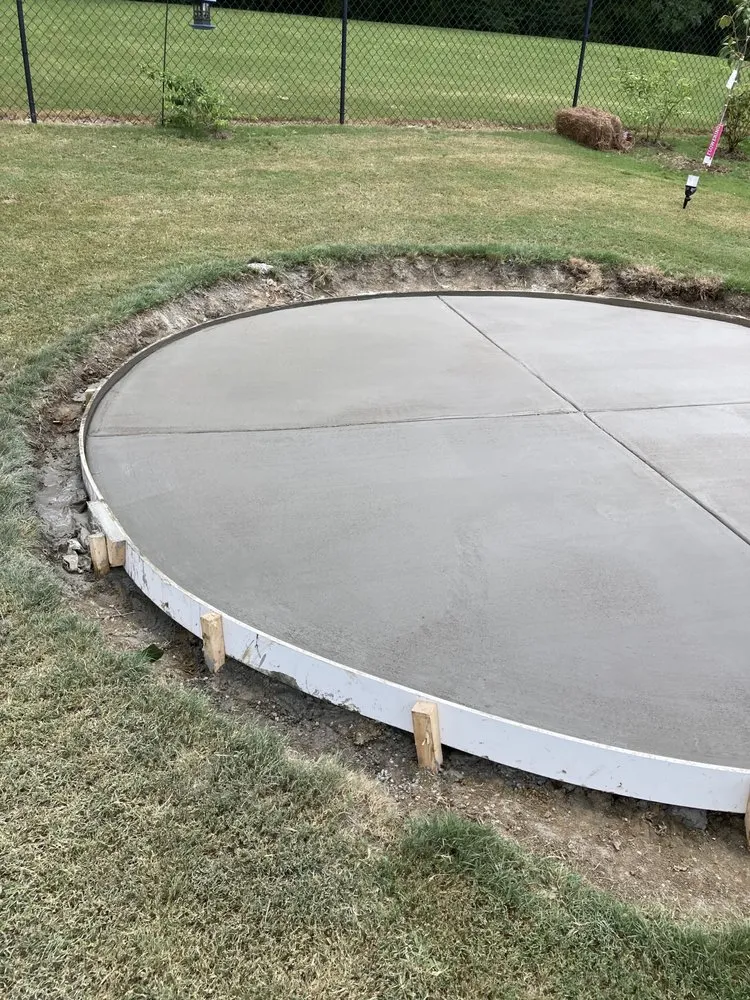 Custom lawn care service near you in Montgomery, AL by Alex Lawncare & Landscaping