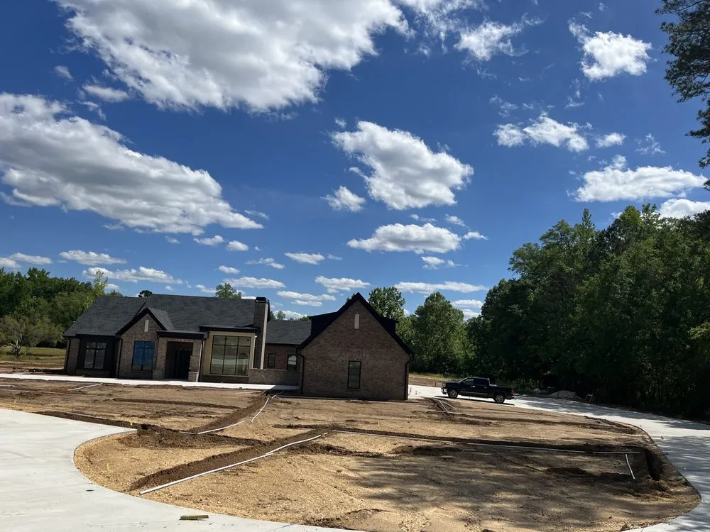 Custom lawn care service for year-round maintenance across Montgomery, AL - Alex Lawncare & Landscaping