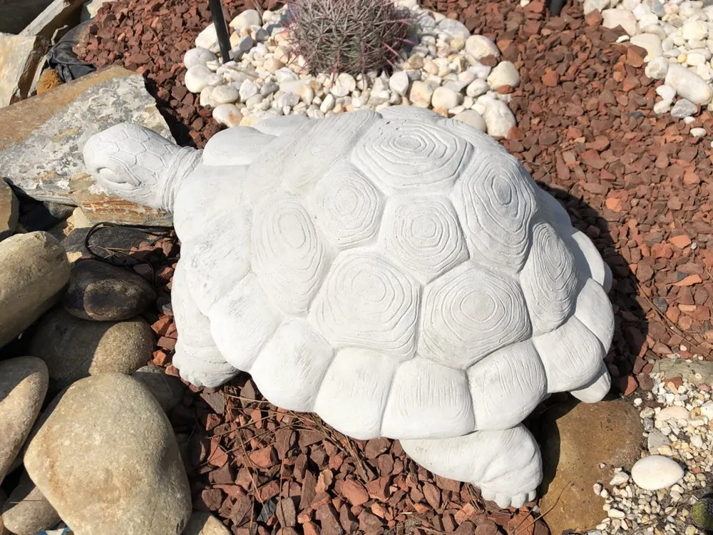 Affordable yard maintenance experts serving Greenville, NC - Alex Pinestraw & Mulch