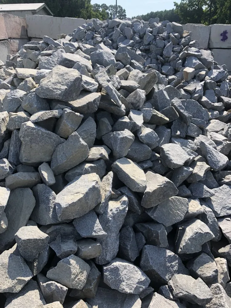 Local garden landscaping in Greenville, NC - Alex Pinestraw & Mulch