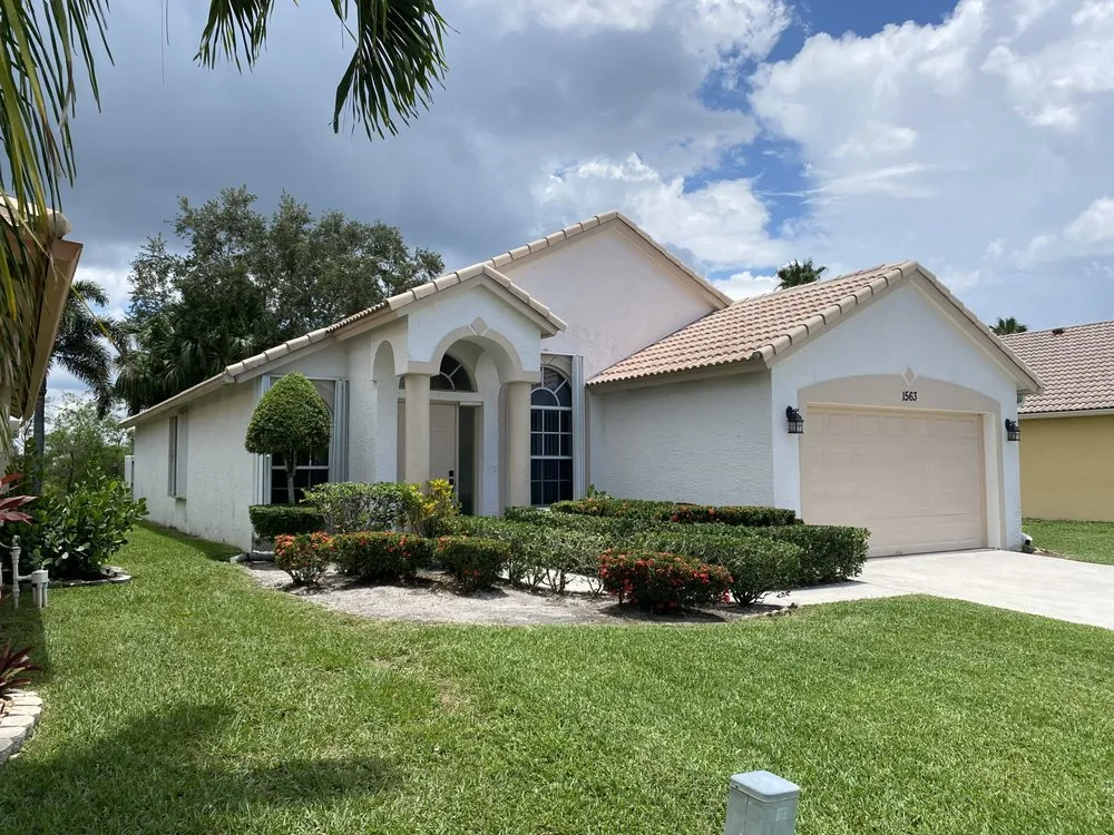 Expert residential landscaping in Boynton Beach, FL - Alexis Lawn Care Service