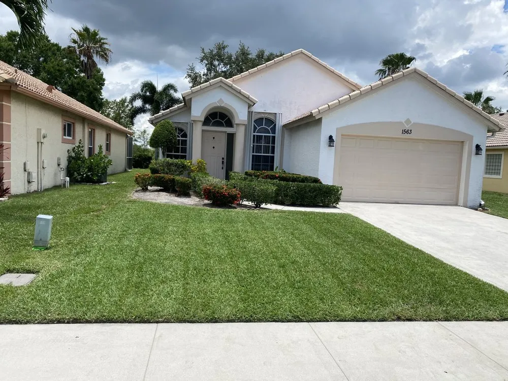 Reliable garden landscaping experts serving Boynton Beach, FL - Alexis Lawn Care Service