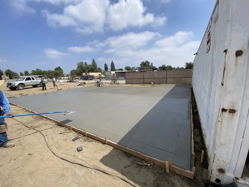 Professional yard maintenance with custom design in Riverside, CA by Alex’s Landscape