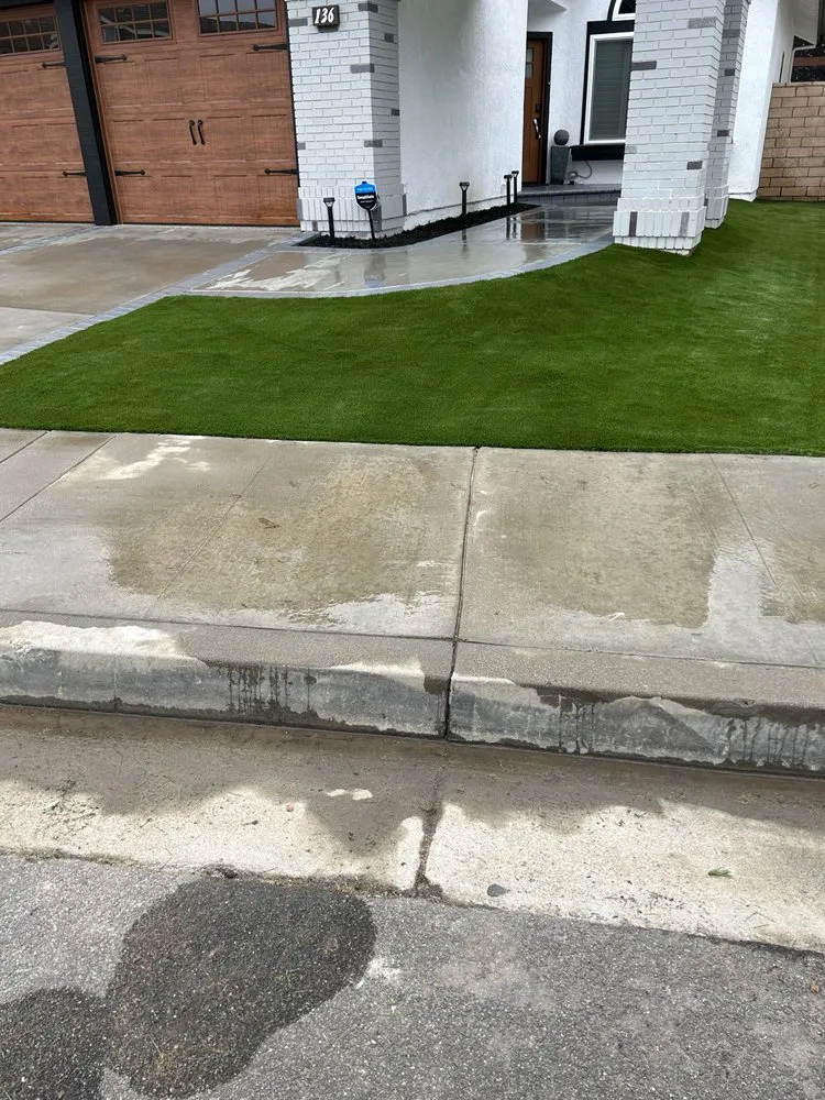 Local yard cleanup service for homes in Riverside, CA by Alex’s Landscape