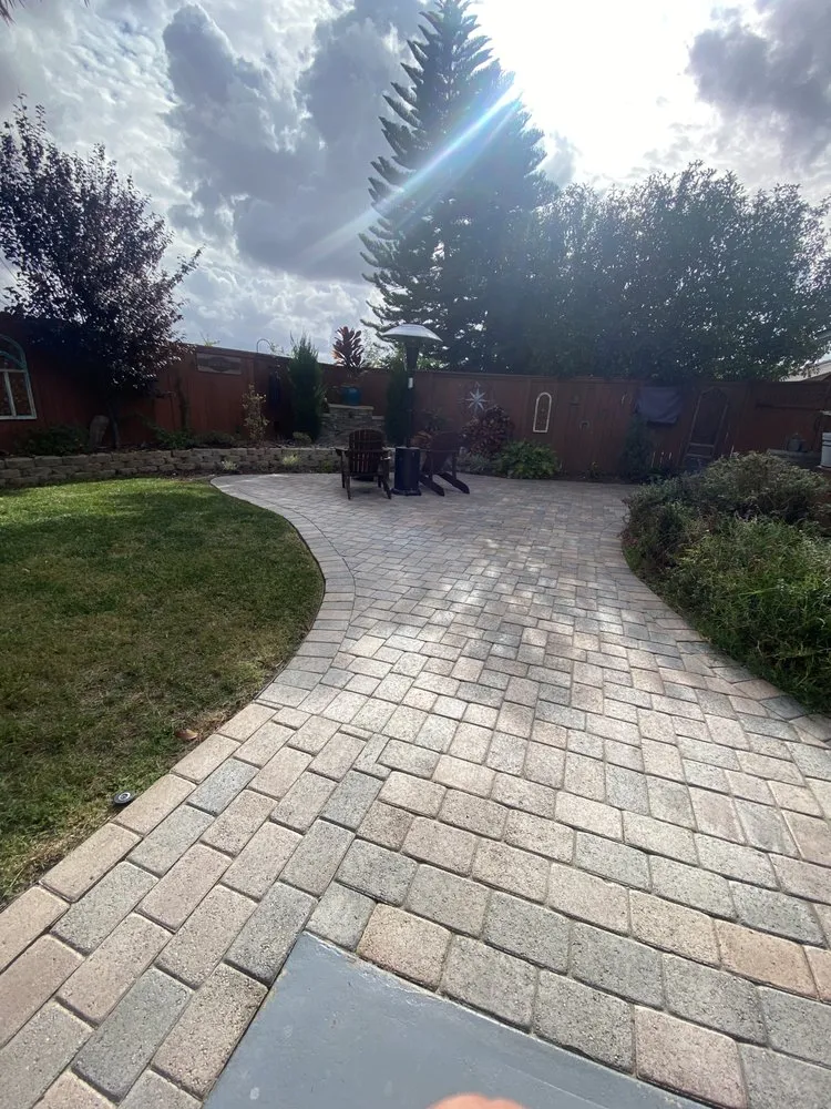 Affordable lawn care service for homes across Riverside, CA - Alex’s Landscape