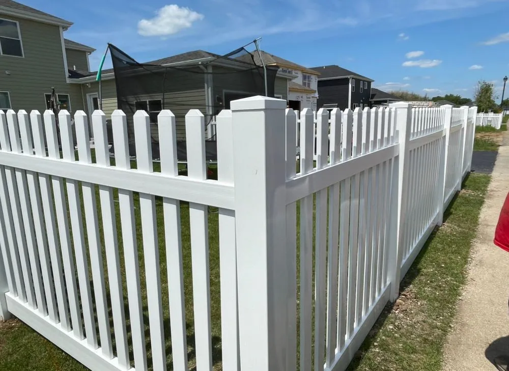 Reliable landscaping services in Carpentersville, IL by Alex’s Landscaping and Fencing