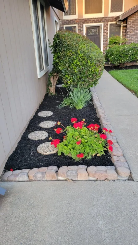 Top-rated garden landscaping in Roseville, CA by Alex's Lanwcare