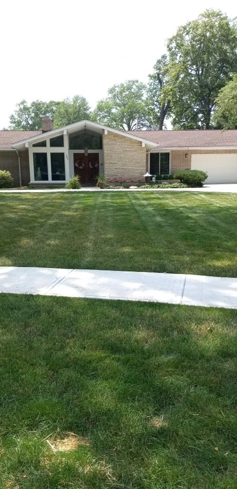 Professional lawn mowing service in Cleveland, OH - Alexs Lawn Care
