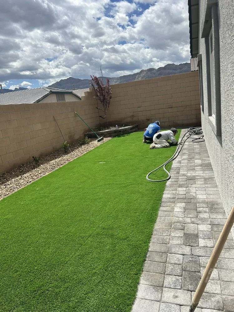 Custom landscaping services with custom design in Las Vegas, NV by Alfaro Lawn Care
