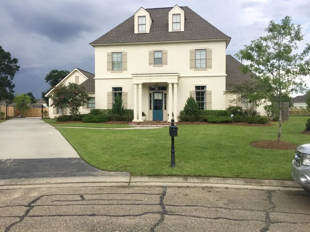 Reliable lawn care service experts serving Denham Springs, LA - Alford's Landscaping