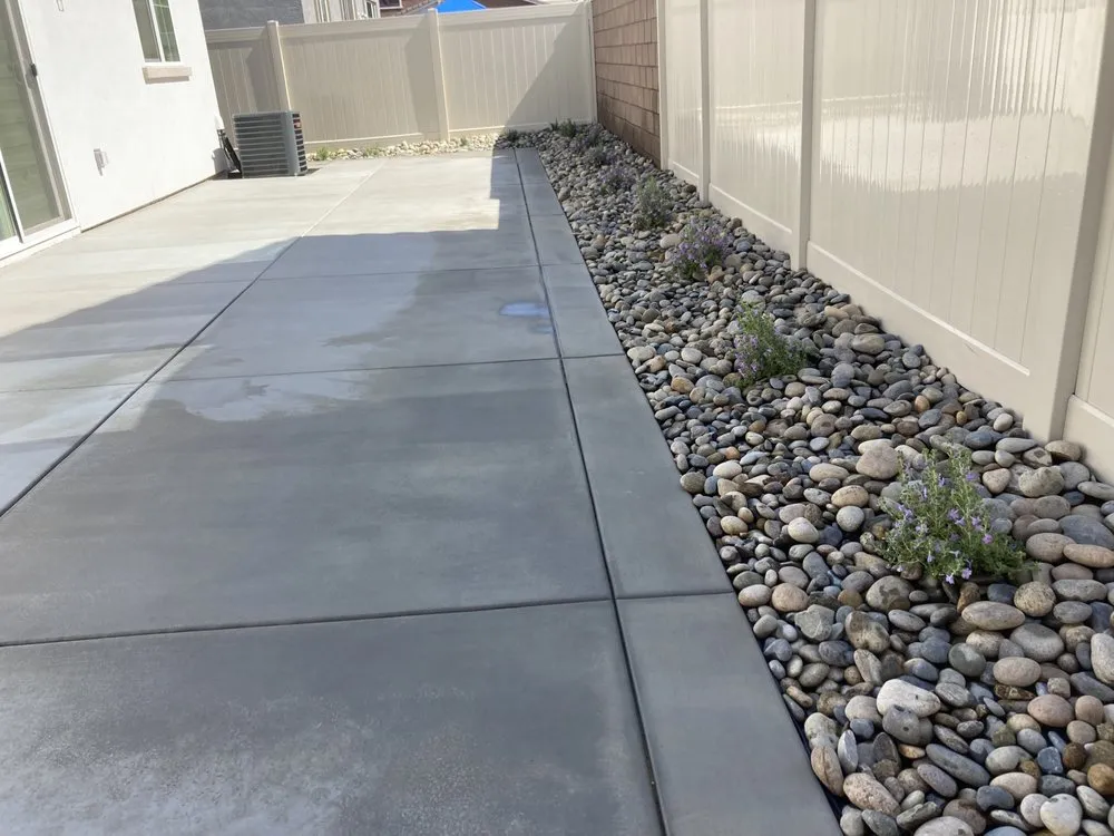 Custom yard cleanup service in Lake Elsinore, CA by Alfredo Fuentes Landscaping Services