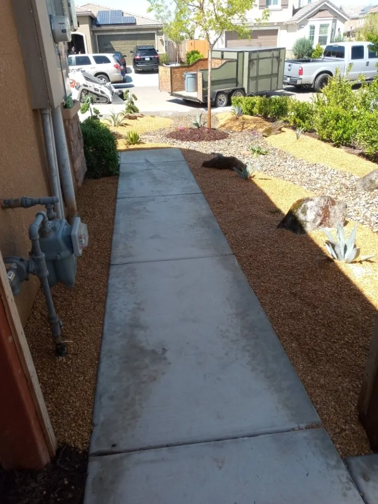Reliable yard maintenance for year-round maintenance in Fresno, CA by Alfredo Miguel Maintenance