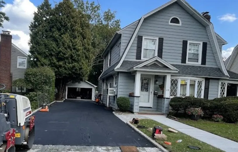 Custom lawn care service in Elmont, NY by Alfredo’s Construction