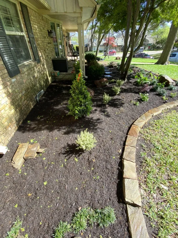 Custom yard cleanup service with custom design in Dallas, TX by Alfredo’s Landscaping