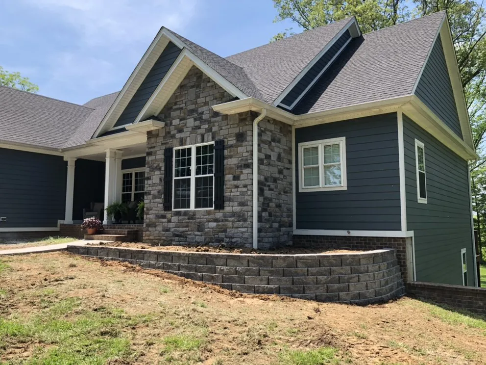 Professional landscaping services experts serving Austin, KY - Alfredo’s Lawn and Landscape