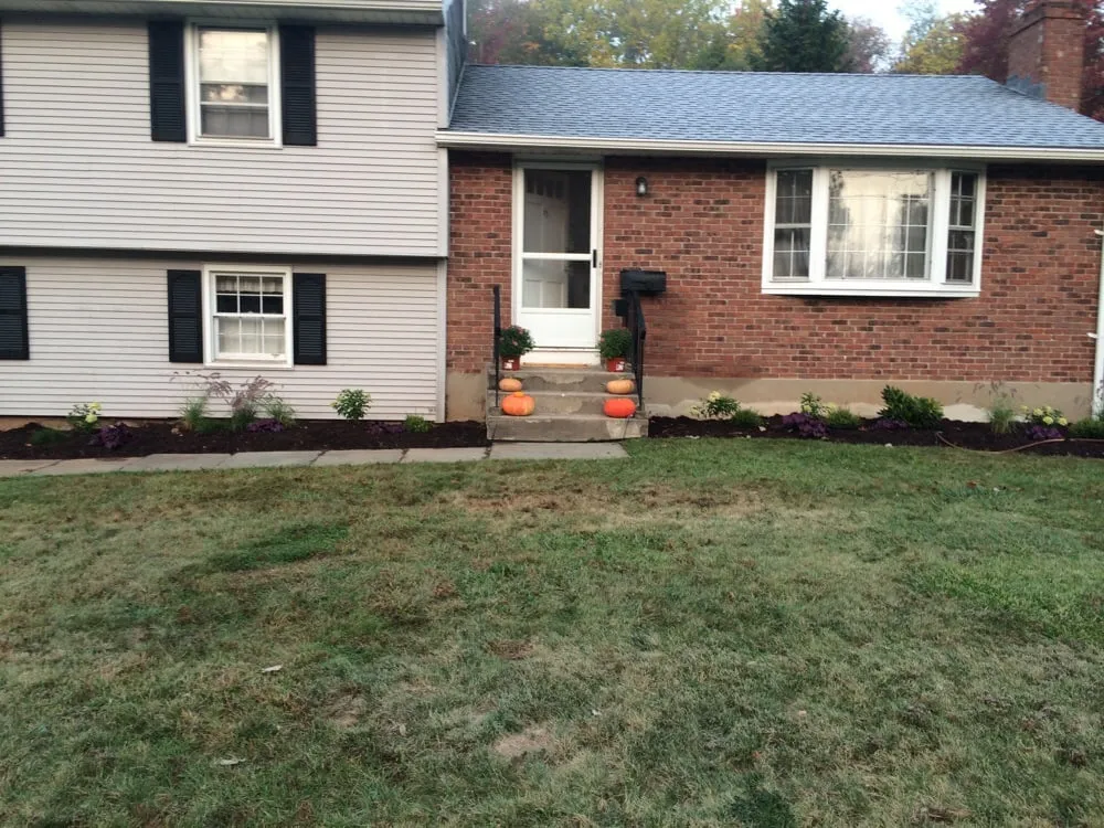 Professional lawn mowing service experts serving Jewett City, CT - Algieres Landscaping
