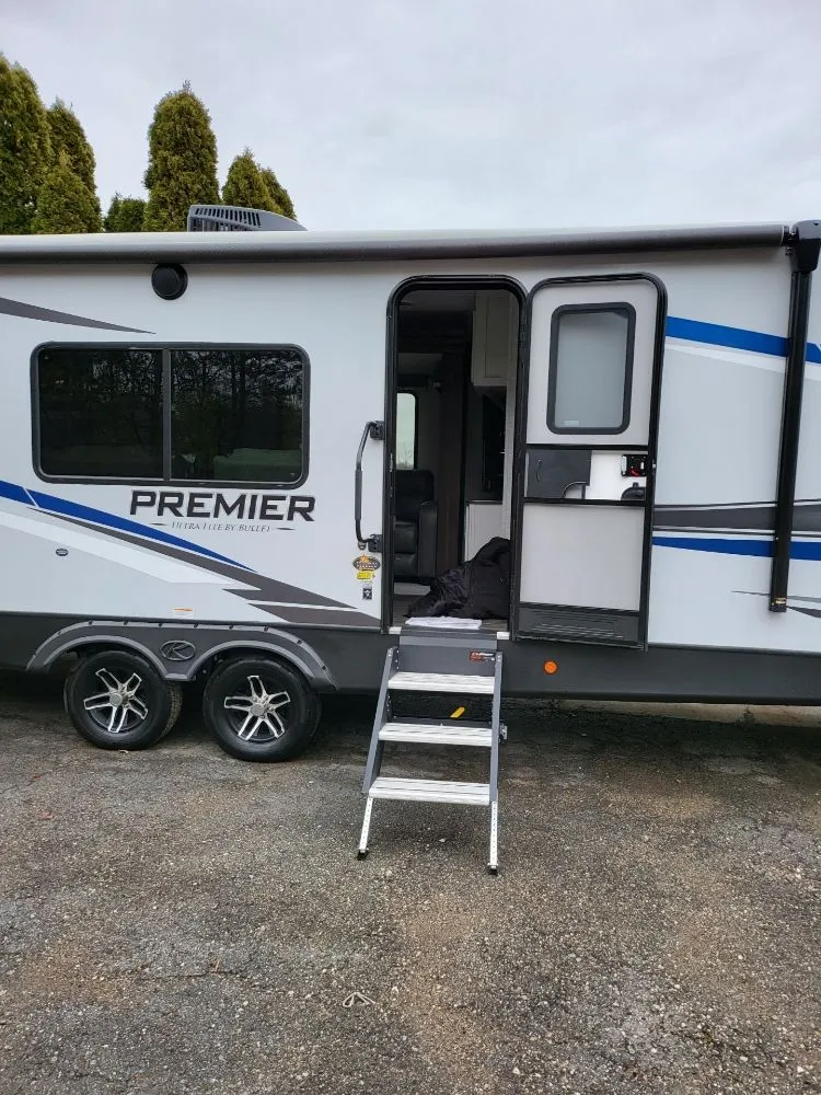 Reliable lawn care service for homes in Westland, MI by Alien Auto