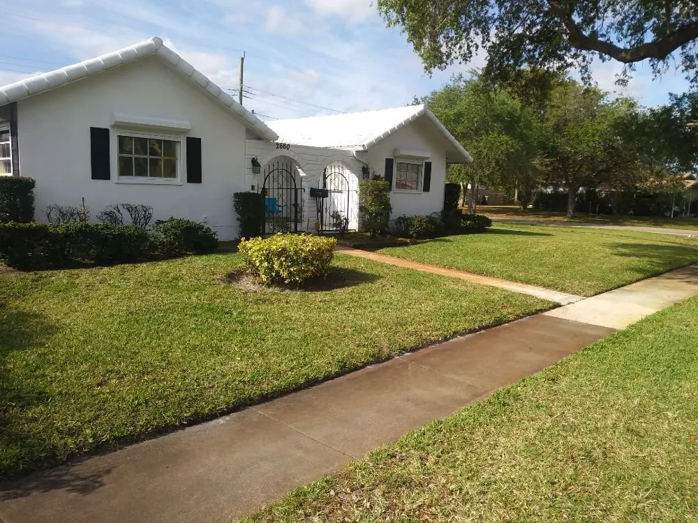 Top-rated lawn mowing service in North Lauderdale, FL - Alimayu Lawns