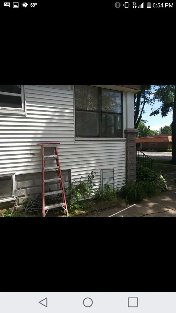 Professional yard cleanup service in Warren, MI by All About Building