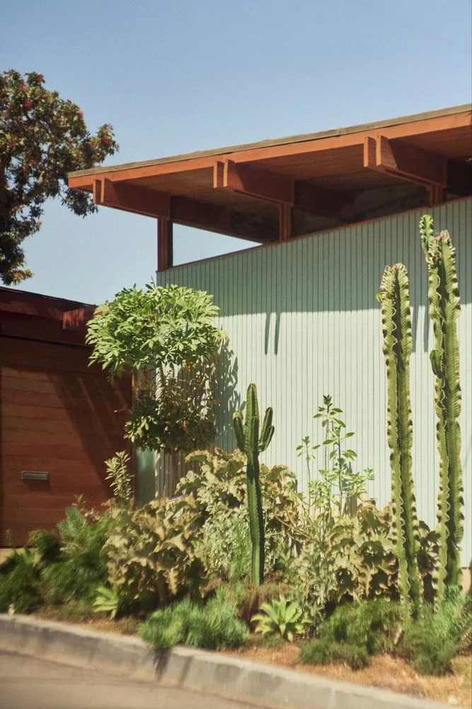 Custom landscaping services in Los Angeles, CA by All American Landscape