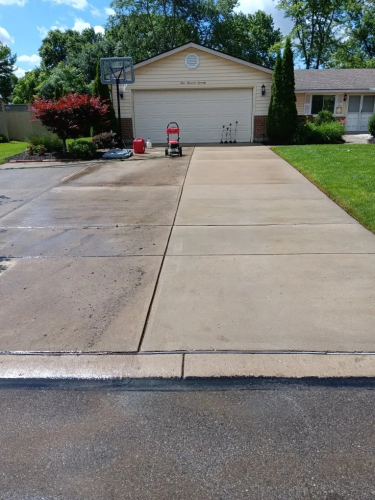 Reliable yard maintenance in Dayton, OH - All American Tree & Lawn