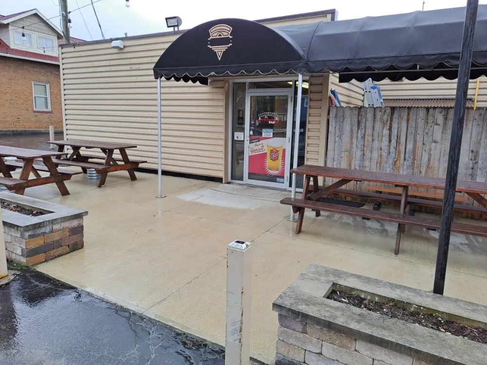 Professional garden landscaping in Fort Wayne, IN by All Around Detailing Services