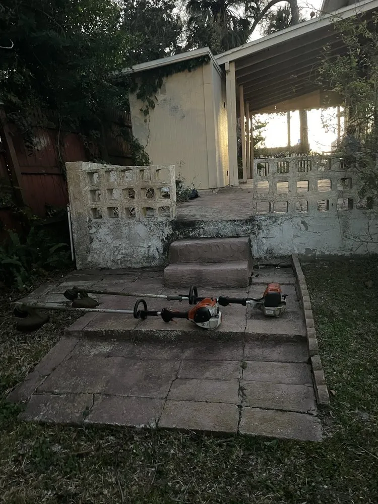 Local lawn care service experts serving Daytona Beach, FL - All Around Earth Care