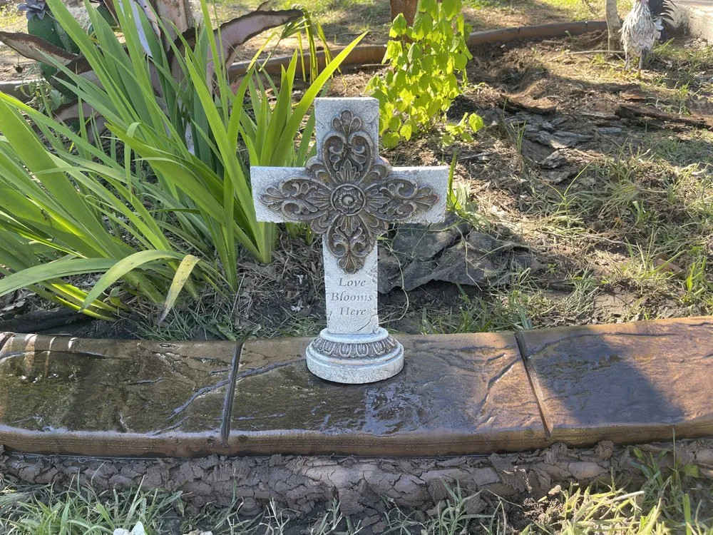 Local lawn mowing service in Livingston, TX - All Curbs Landscaping Services