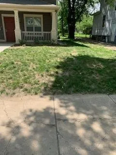 Trusted yard cleanup service in Peoria, IL - All haul Cleaning Lawn and Hauling Services