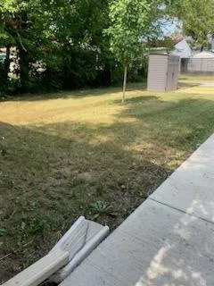 Local lawn mowing service in Peoria, IL - All haul Cleaning Lawn and Hauling Services