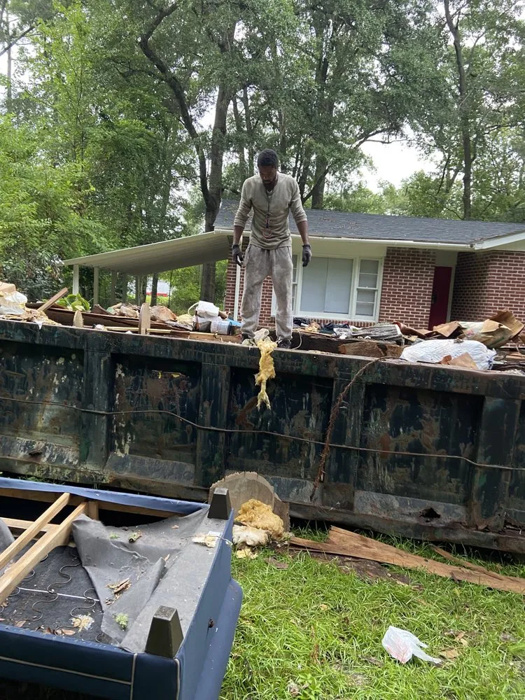 Trusted yard cleanup service near you across Florence, SC - All in no shorts