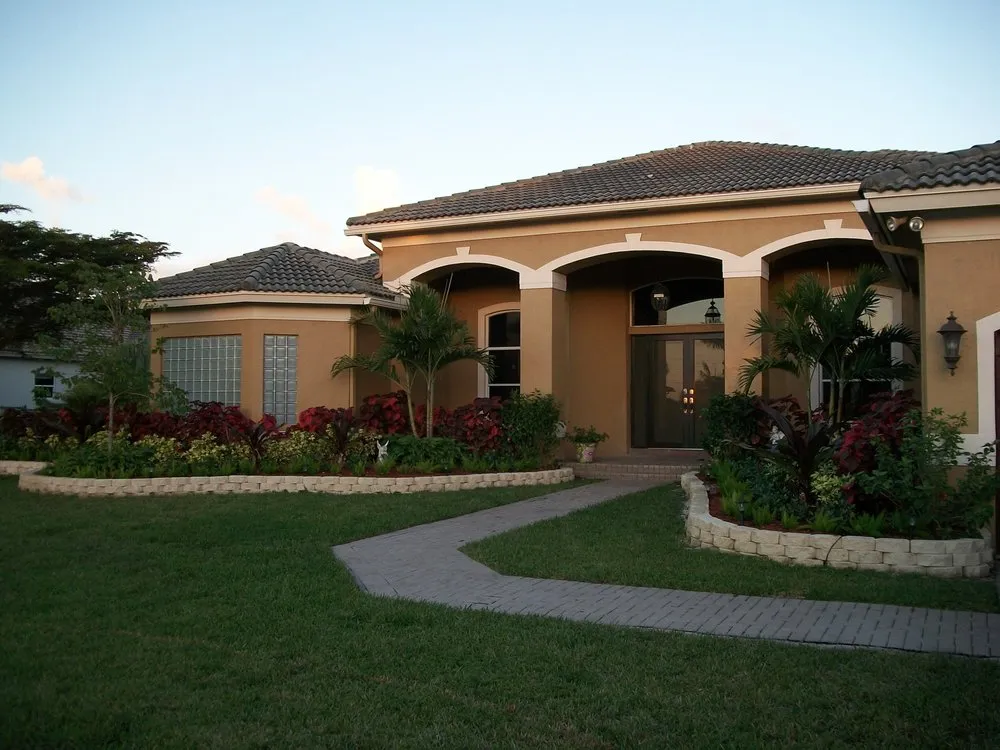 Top-rated lawn mowing service for beautiful yards in Fort Lauderdale, FL by All Natural Designs