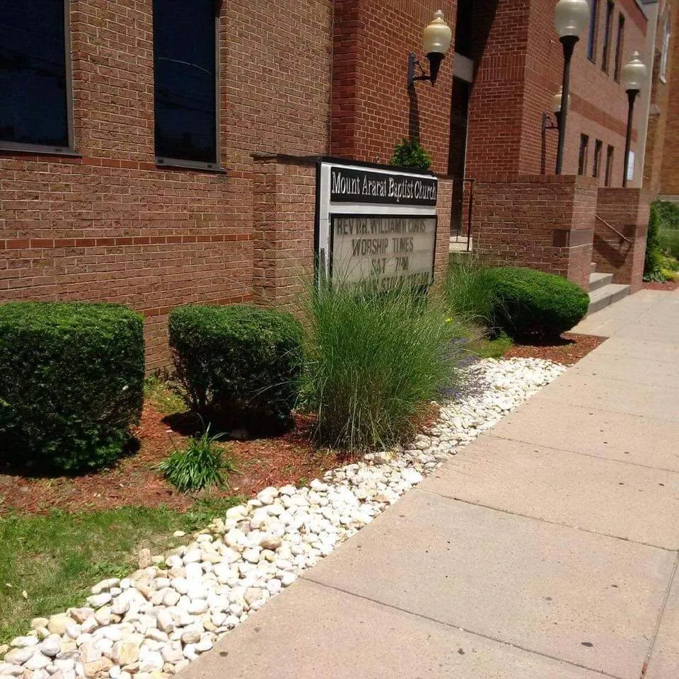 Local yard maintenance in Wickliffe, OH - All Need Handy Working