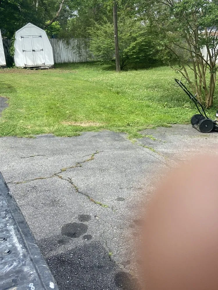 Custom lawn mowing service in Richmond, VA by All Official Lawncare