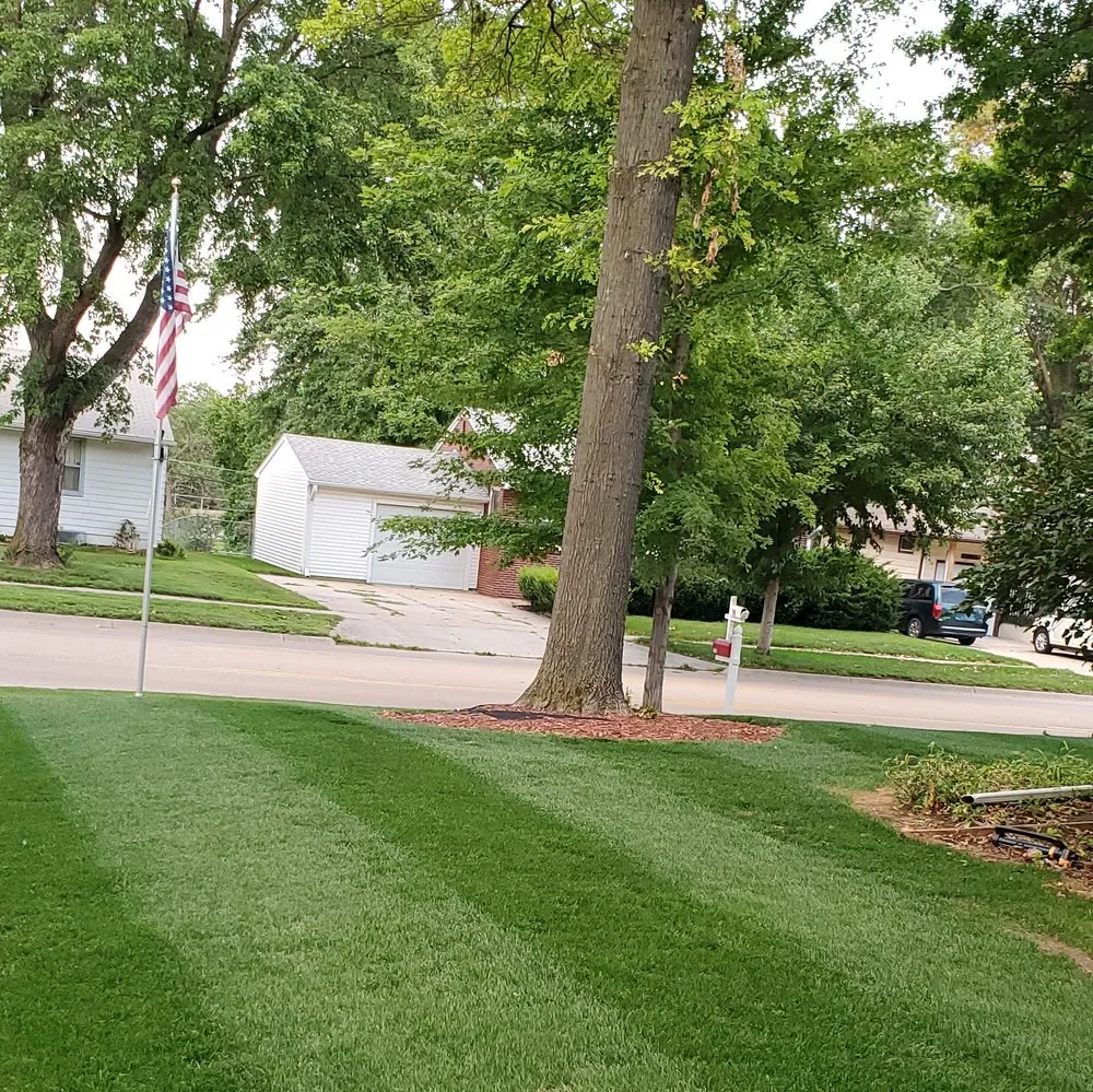 Local lawn mowing service experts serving Lincoln, NE - All Pro Lawn & Snow