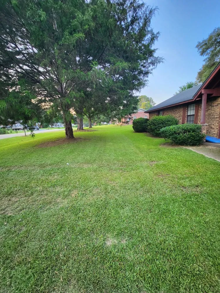 Local garden landscaping experts serving Wetumpka, AL - All Seasons Lawn Care