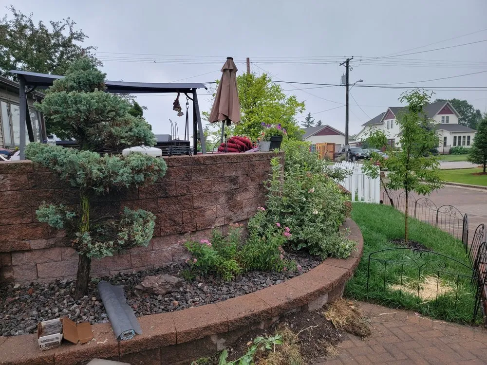 Professional yard cleanup service experts serving De Pere, WI - All services & Landscaping