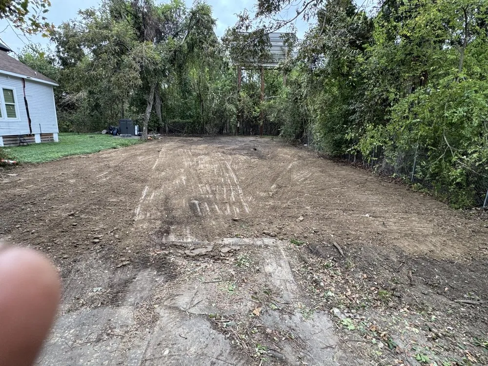 Professional yard maintenance experts serving Houston, TX - All square landscape and maintenance