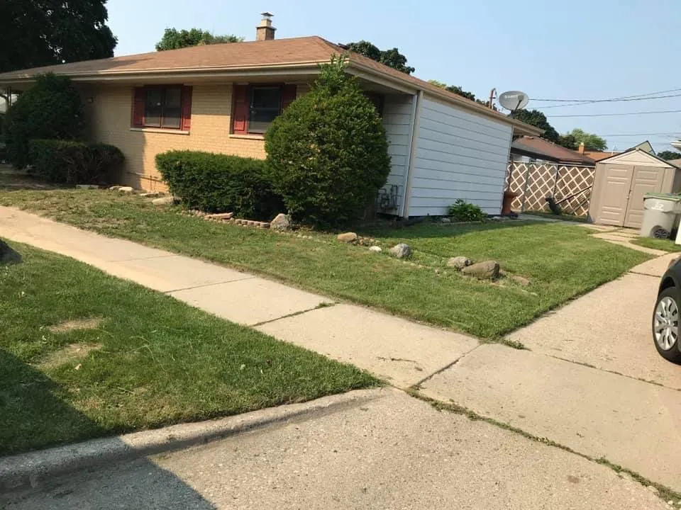 Affordable yard cleanup service in South Milwaukee, WI by All The Family