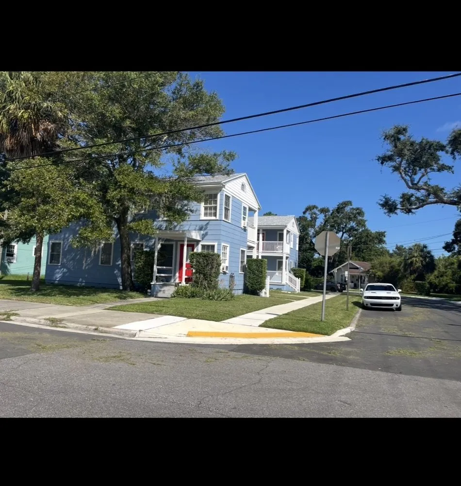 Custom yard maintenance in Tampa Bay, FL - All Year Cuts