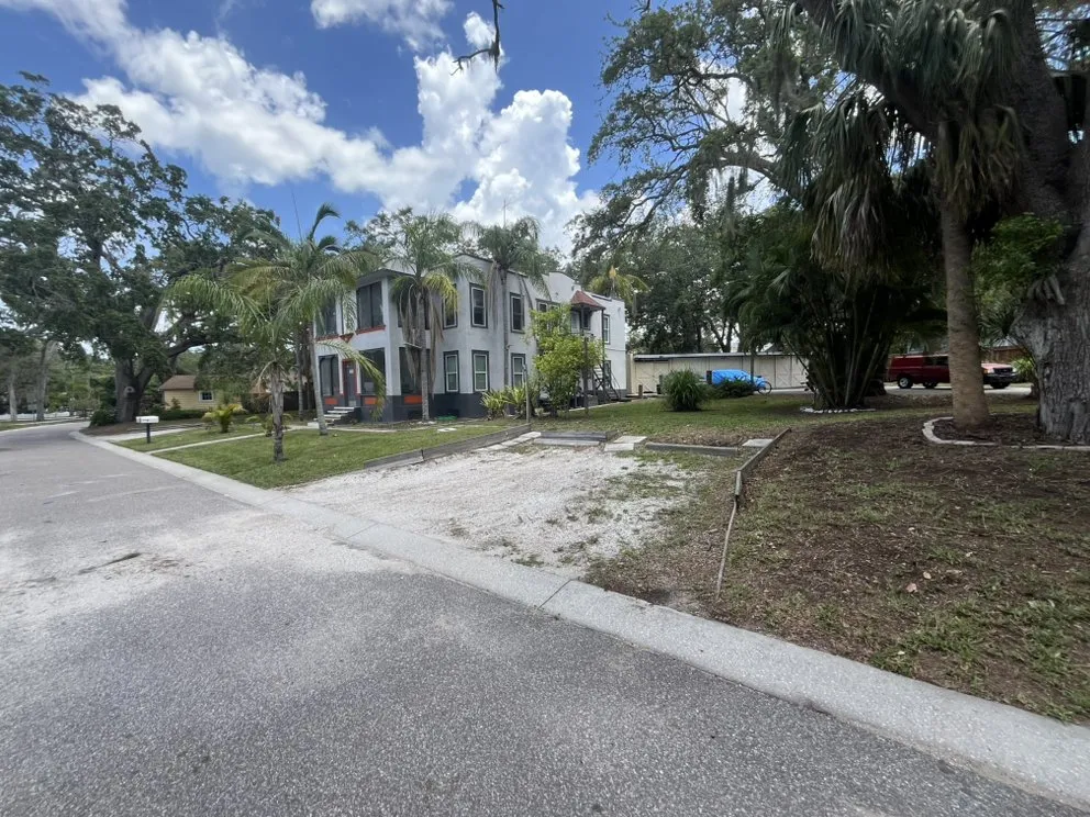 Custom yard cleanup service near you across Tampa Bay, FL - All Year Cuts