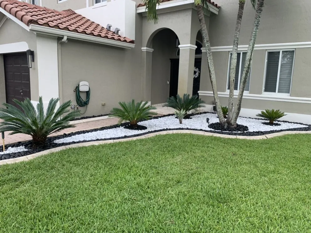 Expert lawn mowing service in Fort Lauderdale, FL - Allan Mendoza Landscaping & High Power Pressure Cleaning